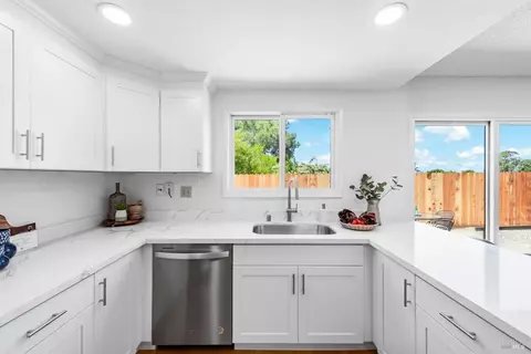 Kitchen - 225 Riverview Dr, Vallejo, CA 94589 photo 2 of 7