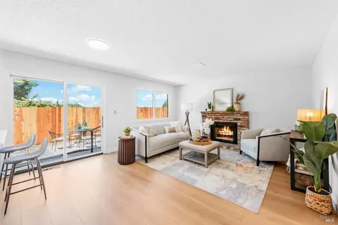 Living - 225 Riverview Dr, Vallejo, CA 94589 photo 2 of 5