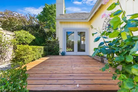 Exterior - 843 Cab Calloway Ct, Windsor, CA 95492 photo 6 of 10
