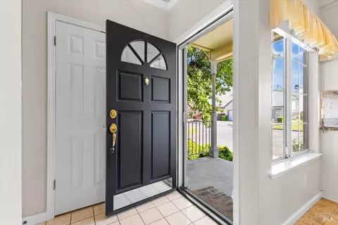 Entry Way - 843 Cab Calloway Ct, Windsor, CA 95492 photo 2 of 3