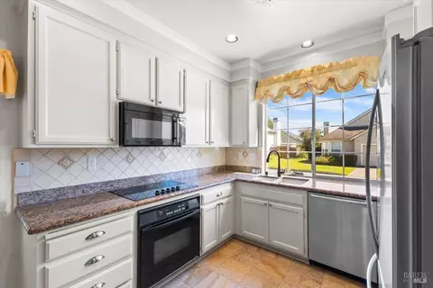 Kitchen - 843 Cab Calloway Ct, Windsor, CA 95492 photo 2 of 4