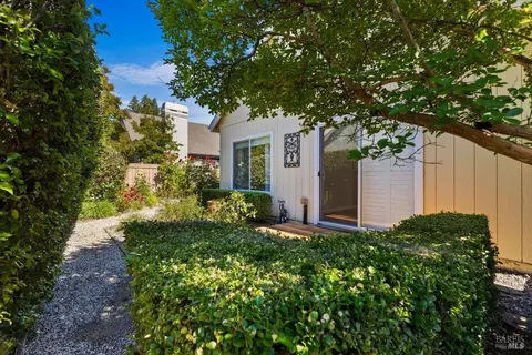 Exterior - 843 Cab Calloway Ct, Windsor, CA 95492 photo 7 of 10