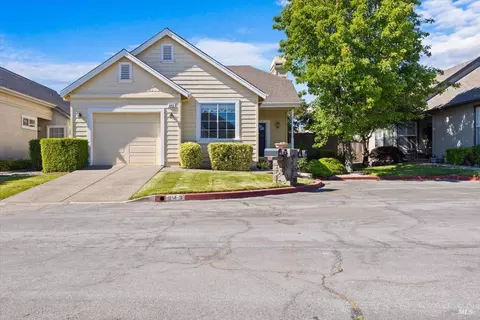 Exterior - 843 Cab Calloway Ct, Windsor, CA 95492 photo 2 of 10