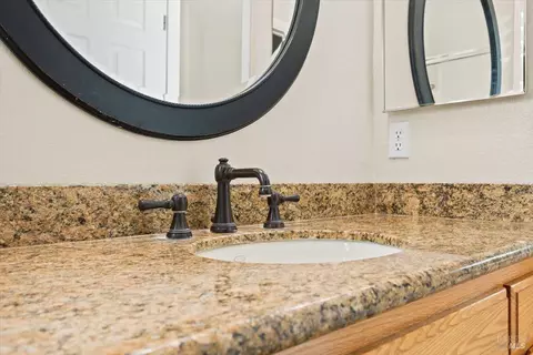 Bath - 843 Cab Calloway Ct, Windsor, CA 95492 photo 3 of 3
