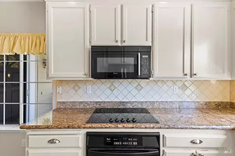 Kitchen - 843 Cab Calloway Ct, Windsor, CA 95492 photo 3 of 4