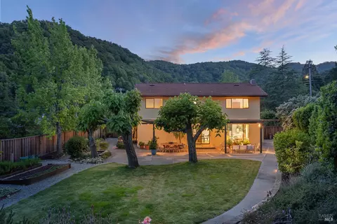 522 Blackstone Dr, San Rafael, CA 94903