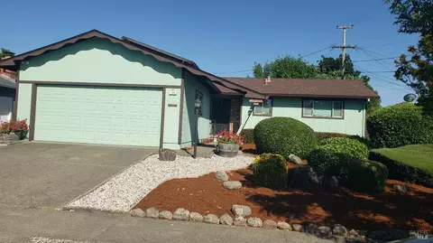 120 Heather Dr, Santa Rosa, CA 95401