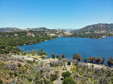 5889 Lake Ridge Dr, Ukiah, CA 95482