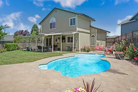 1405 Montana Pl, Rohnert Park, CA 94928