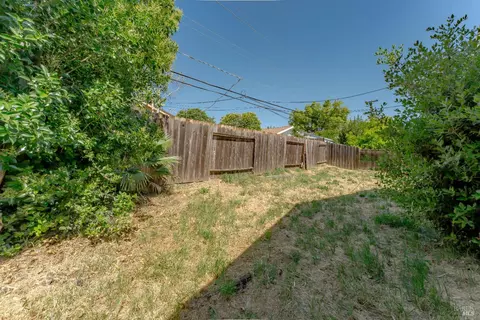 Exterior - 2235 Nottingham Dr, Fairfield, CA 94533 photo 4 of 9