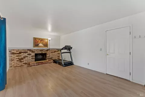 Living - 2235 Nottingham Dr, Fairfield, CA 94533 photo 3 of 4