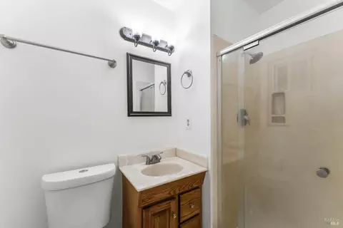 Bath - 2235 Nottingham Dr, Fairfield, CA 94533 photo 2 of 2