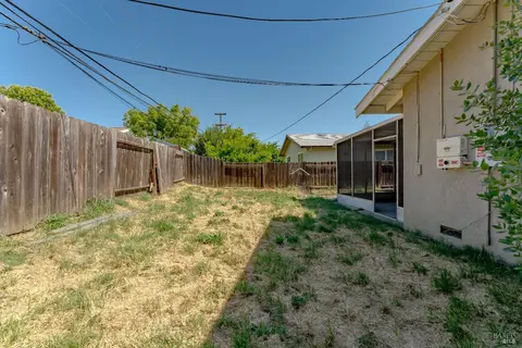Exterior - 2235 Nottingham Dr, Fairfield, CA 94533 photo 6 of 9
