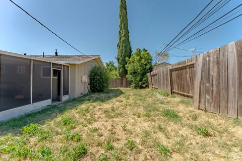 Exterior - 2235 Nottingham Dr, Fairfield, CA 94533 photo 8 of 9