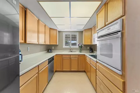 Kitchen - 2235 Nottingham Dr, Fairfield, CA 94533 photo 3 of 3