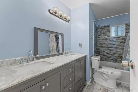 Bath - 2235 Nottingham Dr, Fairfield, CA 94533 photo 1 of 2