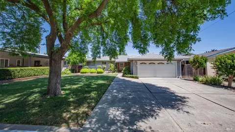 840 Newgate Way, Dixon, CA 95620