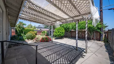 Exterior - 840 Newgate Way, Dixon, CA 95620 photo 8 of 13