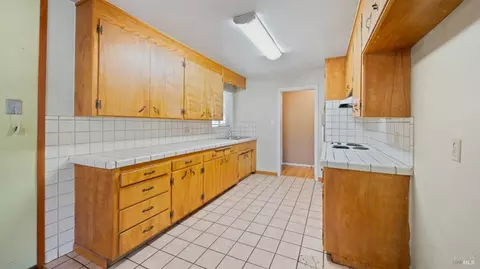 Kitchen - 840 Newgate Way, Dixon, CA 95620 photo 2 of 3