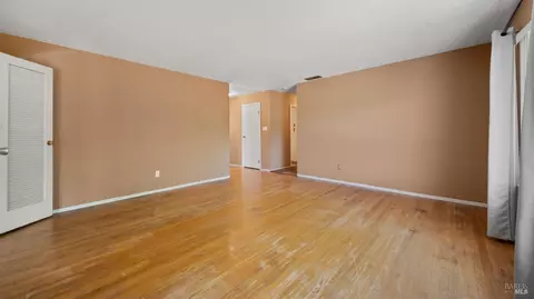 Living - 840 Newgate Way, Dixon, CA 95620 photo 2 of 6