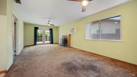 Living - 840 Newgate Way, Dixon, CA 95620 photo 3 of 6
