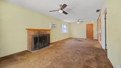 Living - 840 Newgate Way, Dixon, CA 95620 photo 5 of 6