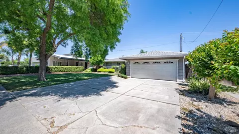 Exterior - 840 Newgate Way, Dixon, CA 95620 photo 2 of 13