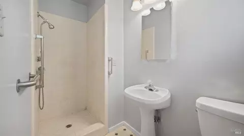 Bath - 840 Newgate Way, Dixon, CA 95620 photo 1 of 2