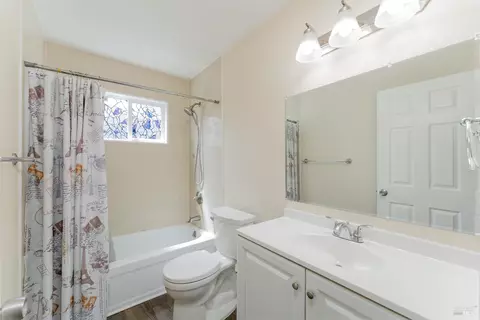 Bath - 840 E Gobbi St, Ukiah, CA 95482 photo 2 of 2