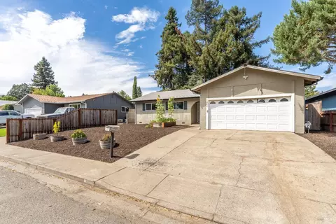 Exterior - 840 E Gobbi St, Ukiah, CA 95482 photo 9 of 11