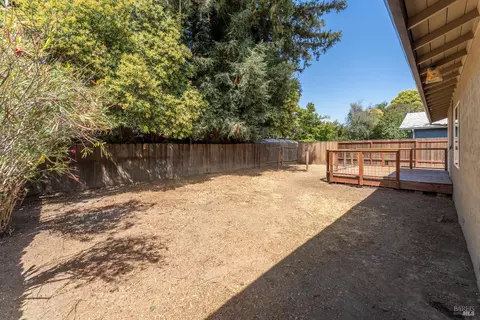 Exterior - 840 E Gobbi St, Ukiah, CA 95482 photo 5 of 11