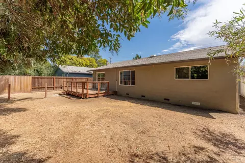 Exterior - 840 E Gobbi St, Ukiah, CA 95482 photo 4 of 11