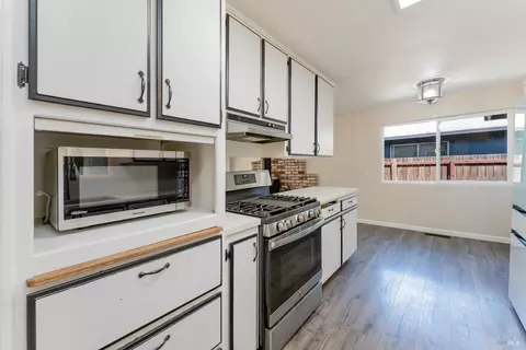 Kitchen - 840 E Gobbi St, Ukiah, CA 95482 photo 2 of 3