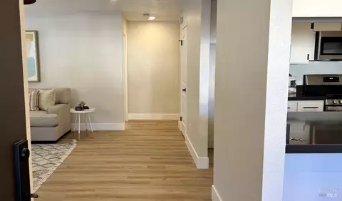 707 Blair Pl, Santa Rosa, CA 95401