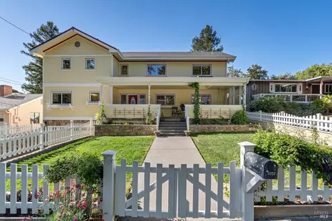 1057 Mcnear Ave, Petaluma, CA 94952