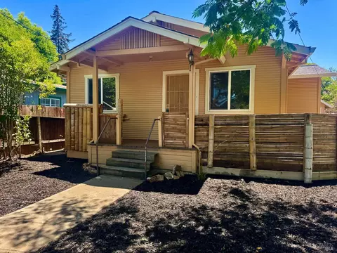 514 Earle St, Santa Rosa, CA 95404