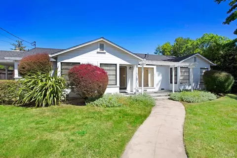 620 2nd St E, Sonoma, CA 95476