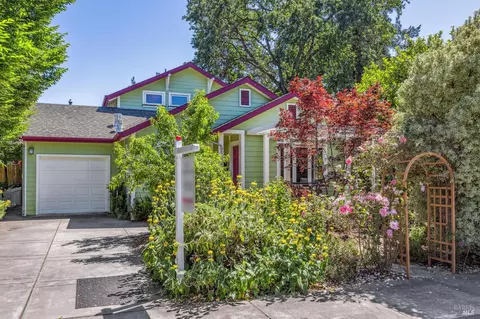 742 Dexter St, Santa Rosa, CA 95404