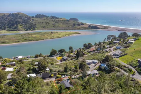 View/Area - 10800 Rock Point Dr, Jenner, CA 95450 photo 8 of 18