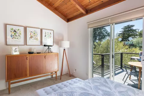 Bedroom - 10800 Rock Point Dr, Jenner, CA 95450 photo 3 of 6
