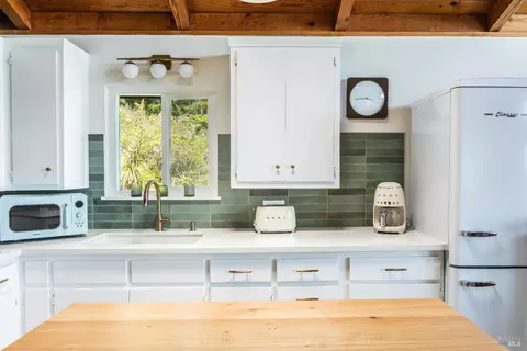 Kitchen - 10800 Rock Point Dr, Jenner, CA 95450 photo 4 of 5