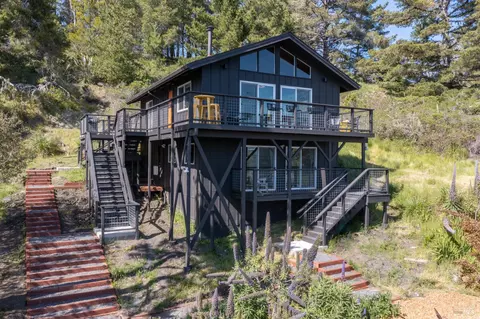 Exterior - 10800 Rock Point Dr, Jenner, CA 95450 photo 2 of 4