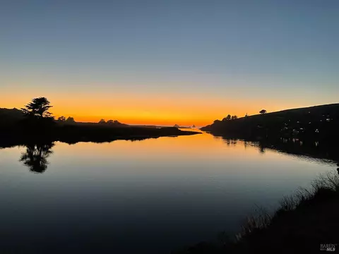 View/Area - 10800 Rock Point Dr, Jenner, CA 95450 photo 3 of 18