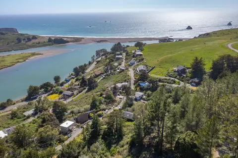 View/Area - 10800 Rock Point Dr, Jenner, CA 95450 photo 9 of 18