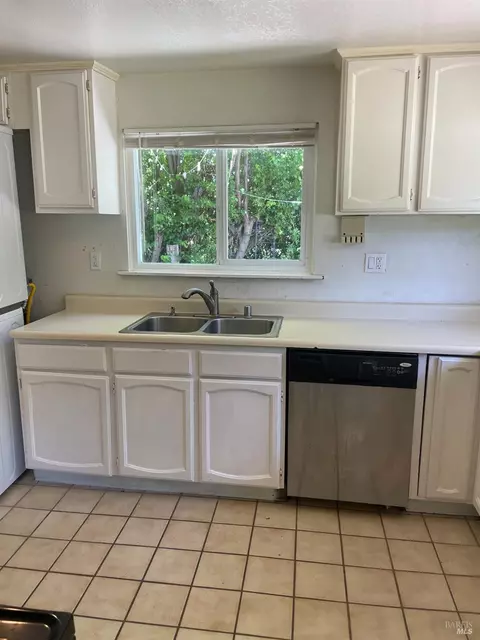 Kitchen - 6880 Petersen Rd, Petaluma, CA 94952 photo 2 of 4