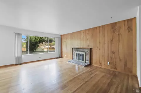 Living - 459 Maple Ave, Vallejo, CA 94591 photo 2 of 14