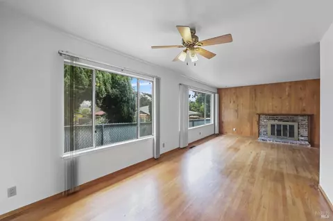 Living - 459 Maple Ave, Vallejo, CA 94591 photo 11 of 14