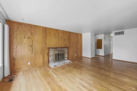 Living - 459 Maple Ave, Vallejo, CA 94591 photo 7 of 14