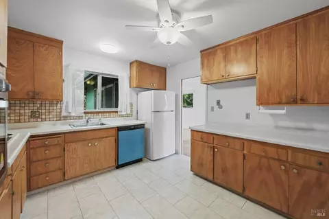 Kitchen - 459 Maple Ave, Vallejo, CA 94591 photo 1 of 3