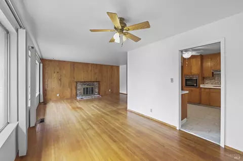 Living - 459 Maple Ave, Vallejo, CA 94591 photo 10 of 14